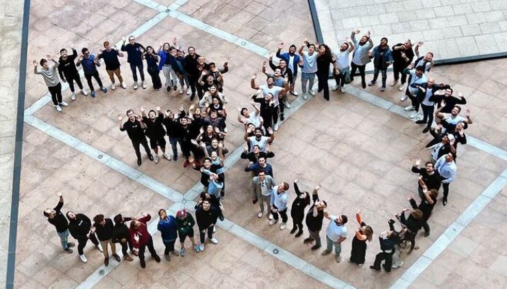 Staff Revolut au siège de Londres célébrant l'atteinte des 30 millions de clients (Crédit : Revolut) Staff Revolut au siège de Londres célébrant l'atteinte des 30 millions de clients (Crédit : Revolut)
