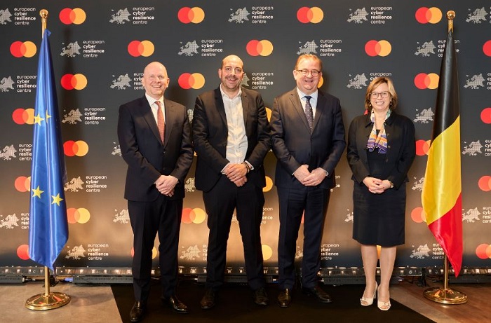 (De gauche à droite) Michael Miebach, Chief Executive Officer Mastercard, Mathieu Michel, Belgian State Secretary for Digitalisation, Mark Barnett, President Mastercard Europe, Catherine De Bolle, Executive Director Europol. Photo par Nicolas Peeters.