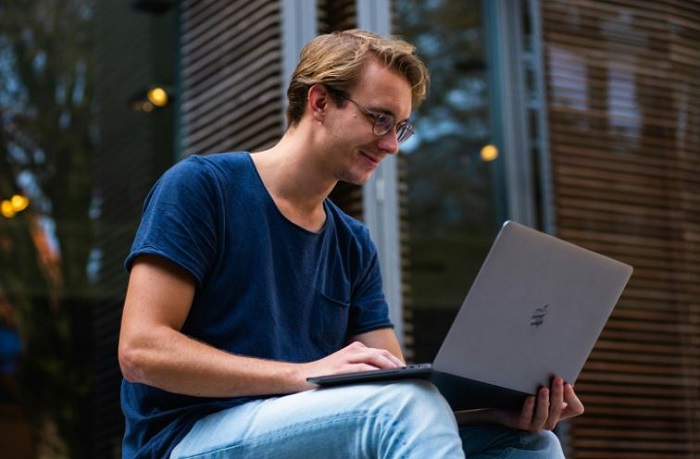 Comment prévenir les problèmes oculaires et maintenir votre productivité numérique Comment prévenir les problèmes oculaires et maintenir votre productivité numérique
