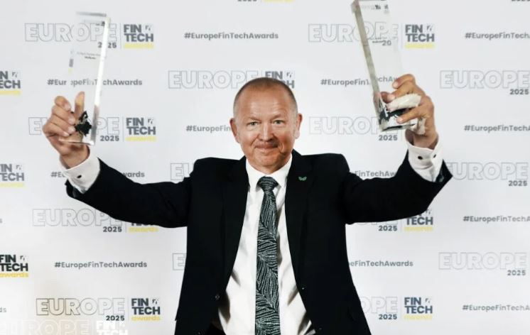 Julian Brand, PDG de Wallester au Royaume-Uni, reçoit les deux prix Europe Fintech
