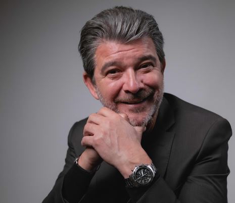 Quand la crise politique flirte avec l’effondrement : la dégringolade du CAC 40 après la démission du Premier ministre