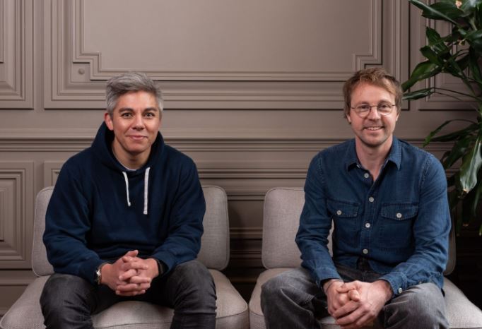 Hiroki Takeuchi (à gauche), CEO de GoCardless, et Koen Köppen (à droite), CEO de Mollie.