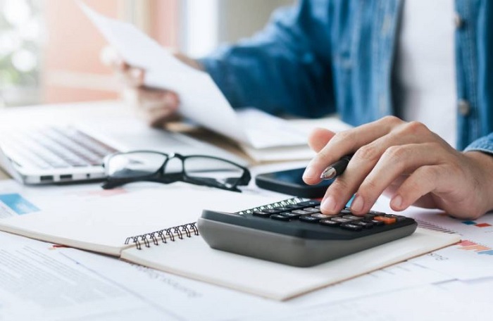 Regrouper vos crédits : simulez l'impact sur votre budget mensuel