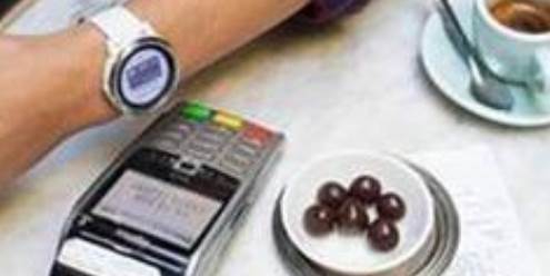 max propose désormais le paiement sans contact sur montres connectées