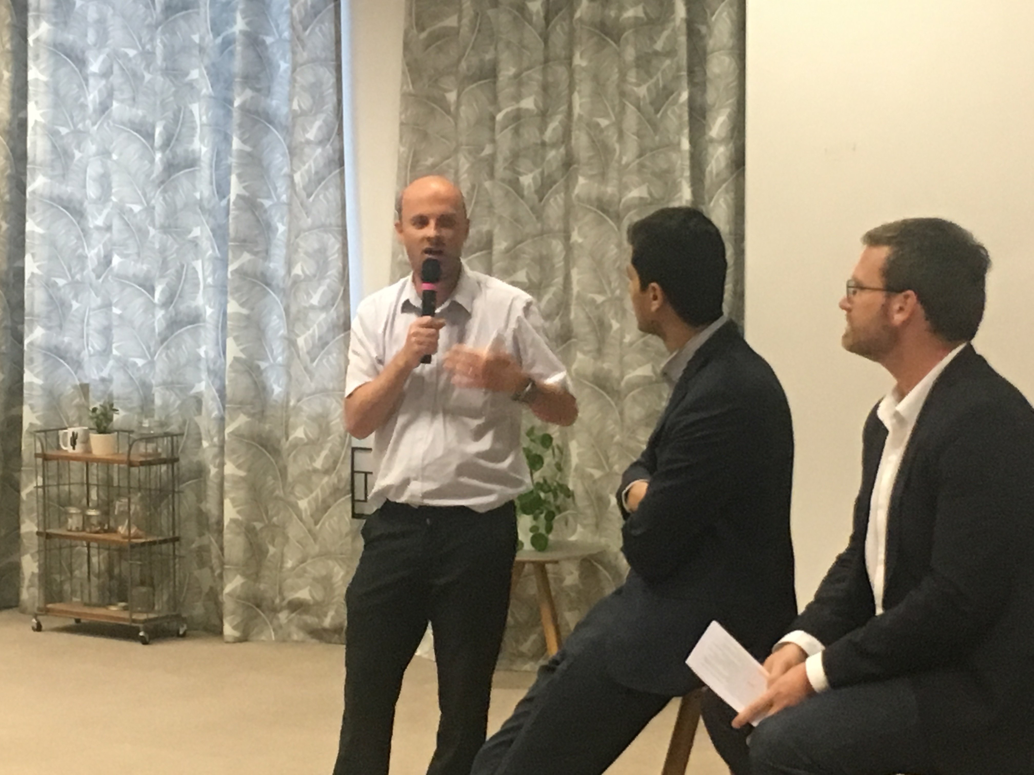 De gauche à droite : François-Xavier THOORENS, Président et CTO d'ARK Ecosystem, Zahreddine TOUAG, Porte-parole de l'AFGCybermonnaie, Franck GUIADER, Head of Innovation & FinTech, Gide Law Firm (ex-AMF).