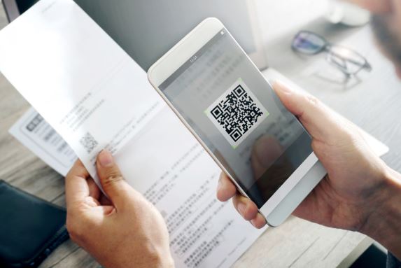 Le groupe Arkéa expérimente le paiement mobile par QR-Code auprès de ses clients professionnels