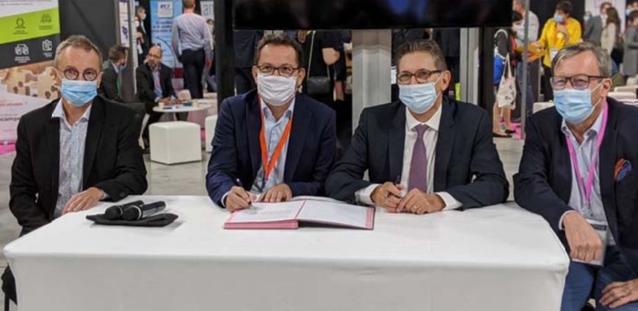Le partenariat a été signé par Philippe Rouxel, Directeur général du Crédit Mutuel de Bretagnee et Charles‐René Tandé, Président du Conseil supérieur de l’Ordre des experts‐comptables, en présence de Stéphane Kerrdat, Président du Conseil régional de l’Ordre des experts‐comptables de Bretagne et Max Peuvrier, Président du Comitéé financement du Conseil supérieur de l’Ordre des experts‐comptables. Le partenariat a été signé par Philippe Rouxel, Directeur général du Crédit Mutuel de Bretagnee et Charles‐René Tandé, Président du Conseil supérieur de l’Ordre des experts‐comptables, en présence de Stéphane Kerrdat, Président du Conseil régional de l’Ordre des experts‐comptables de Bretagne et Max Peuvrier, Président du Comitéé financement du Conseil supérieur de l’Ordre des experts‐comptables.