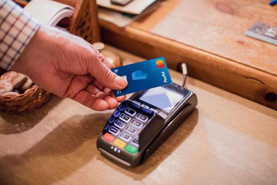 PayPal et Mastercard étendent leur offre de carte de débit à plus d’entreprises européennes