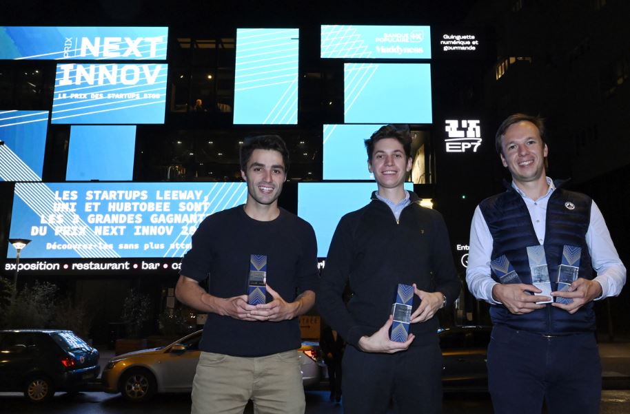 De gauche à droite : Hubtobee avec Louis de Véron, Leeway avec Antoine Fabre et Julien Oger UMI, sont les 3 start-up lauréates. Crédit photo : Nicolas Tavernier.