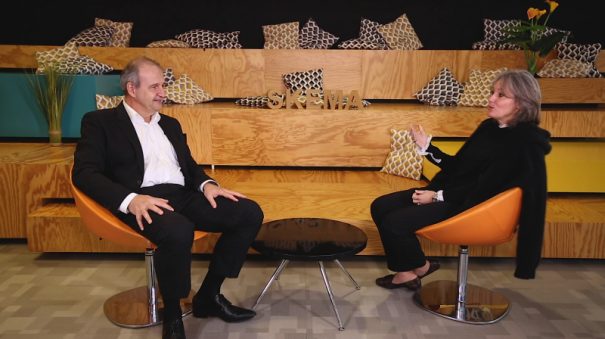 José Santucci et Alice Guilhon sur le campus de SKEMA, à Sophia Antipolis
