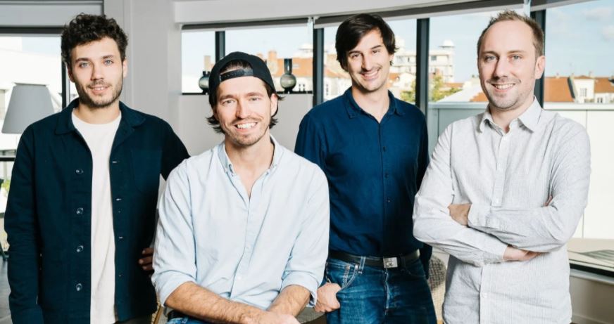 Pablo Larvor, Romain Koening, Côme Fouques et Adrien Plat, les fondateurs d'Indy (ex-Georges). Crédit : Indy. Pablo Larvor, Romain Koening, Côme Fouques et Adrien Plat, les fondateurs d'Indy (ex-Georges). Crédit : Indy.