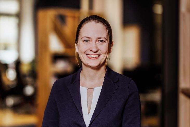 Katharina Lueth, vice-présidente pour l'Europe de Raisin et président du conseil d'administration de Raisin UK Katharina Lueth, vice-présidente pour l'Europe de Raisin et président du conseil d'administration de Raisin UK