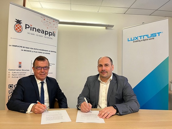 De gauche à droite : Jean-Marc Rietsch, fondateur de Pineappli et Fabrice Aresu, CEO de LuxTrust (Crédit photo : LuxTrust)