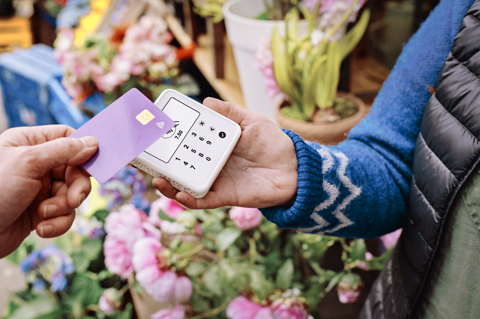 SumUp dévoile Solo Lite, son nouveau terminal de paiement accessible, simple et durable