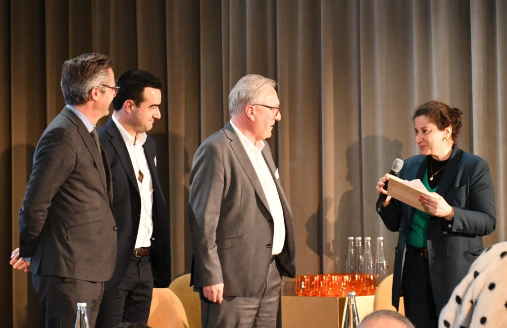 Fund Channel : Jean-François Valentin, Senior Business Development Manager - David Lanza, Product & Services Specialist - Michael Martineau, CEO de Fund Channel.  Saint-Gobain : Donia Harriz