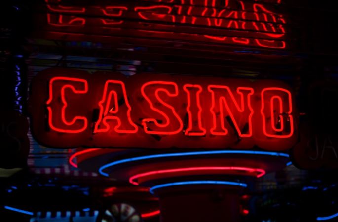 Jeux de casino gratuits ou en argent réel : lequel vous convient le mieux ?