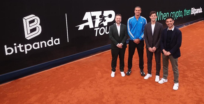 De gauche à droite: Maik Brodowski (Commercial Director Europa, Bitpanda), Alexander Zverev (Tennis star and Bitpanda Ambasssador), Dominic Thiem (Tennis star and Bitpanda Ambassador), Daniele Sano (Chief Business Officer, ATP)
