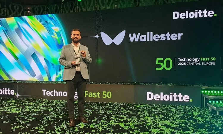 Edouard Roca, responsable du développement commercial de Wallester, lors de la cérémonie de remise des prix