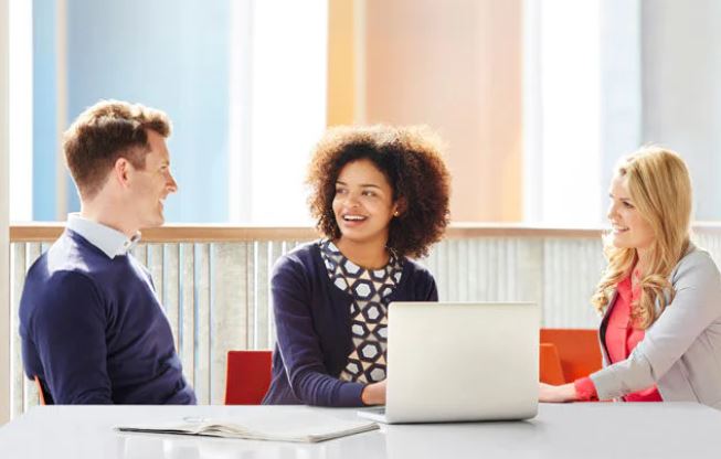 78 % des investisseurs se disent prêts à investir davantage dans l’IA mais exigent plus de transparence