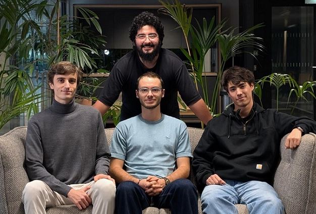 Les fondateurs de Rivage : en haut : Ayoub Saidane, et en bas, de gauche à droite : Hector Vergeron, Paul Lemoine et Tancrède d’Hauteville (CEO).