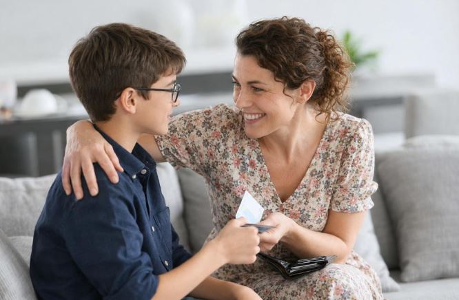 Argent de poche à la rentrée : combien donner à son enfant… et faut-il vraiment lui donner quelque chose ?