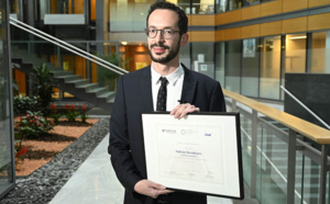 Mathieu Rosenbaum reçoit le prix Louis Bachelier 2020 pour ses contributions en finance statistique et en modélisation stochastique pour la finance Mathieu Rosenbaum reçoit le prix Louis Bachelier 2020 pour ses contributions en finance statistique et en modélisation stochastique pour la finance