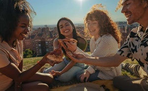 Comment les jeunes Français préparent leurs vacances d’été entre budget et découvert