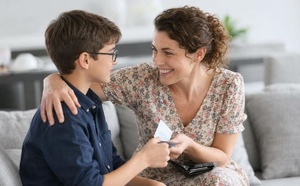 Argent de poche à la rentrée : combien donner à son enfant… et faut-il vraiment lui donner quelque chose ?