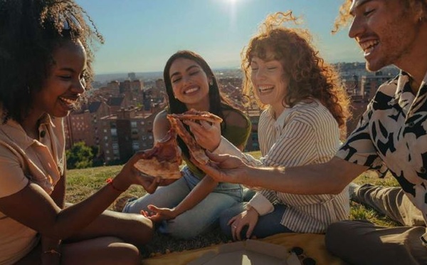 Comment les jeunes Français préparent leurs vacances d’été entre budget et découvert